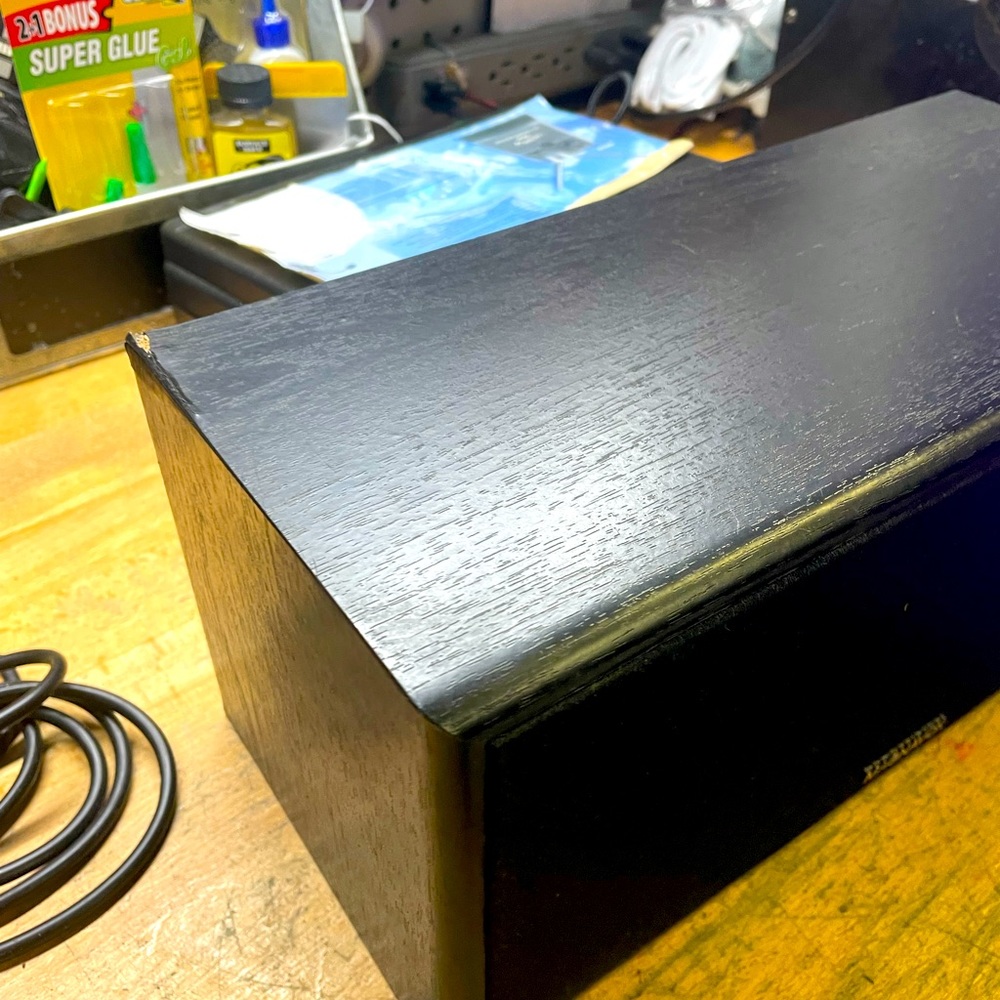 Magnavox center speaker for home audio 
Works great